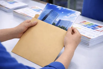 パンフレット封入作業の代行サービス